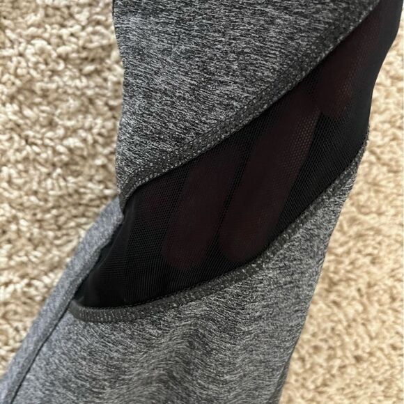 Lululemon Size 6 Gray Leggings with Mesh Cutouts and Teal at Waist - Picture 2 of 5